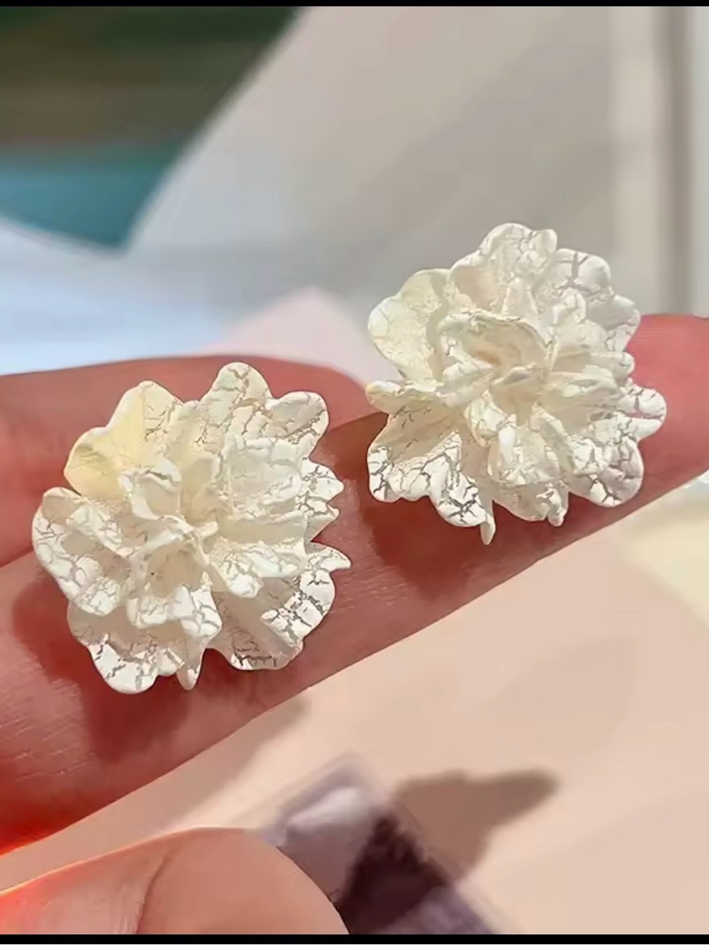 White Floral Resin Stud Earrings - Elegant Women Jewelry